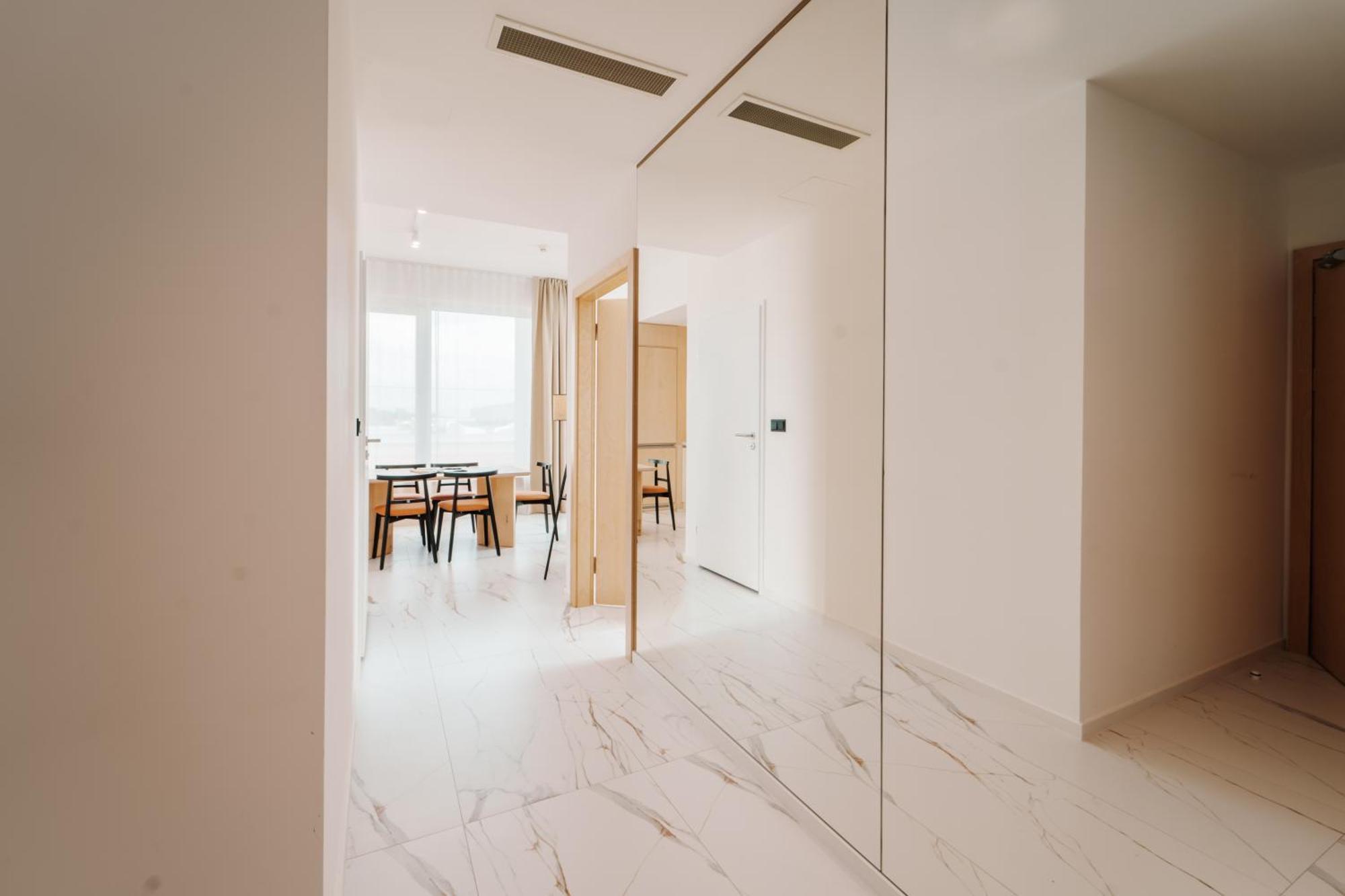 Aparthotel Arche Fabryka Samolotow W Mielnie Großmöllen