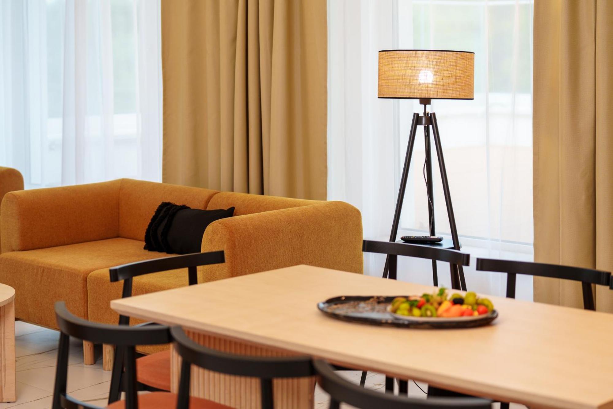 Arche Fabryka Samolotow W Mielnie Aparthotel *